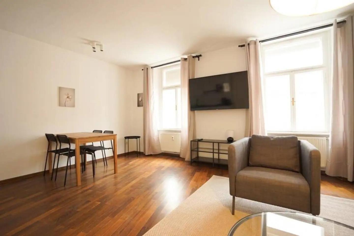 Authentic Austrian Flat In The South Of Vienna Daire Modling Dış mekan fotoğraf